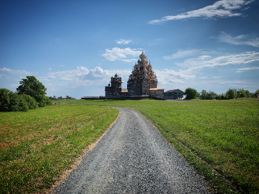 九色鹿本生：探索神话与现实交织的奇幻旅程
